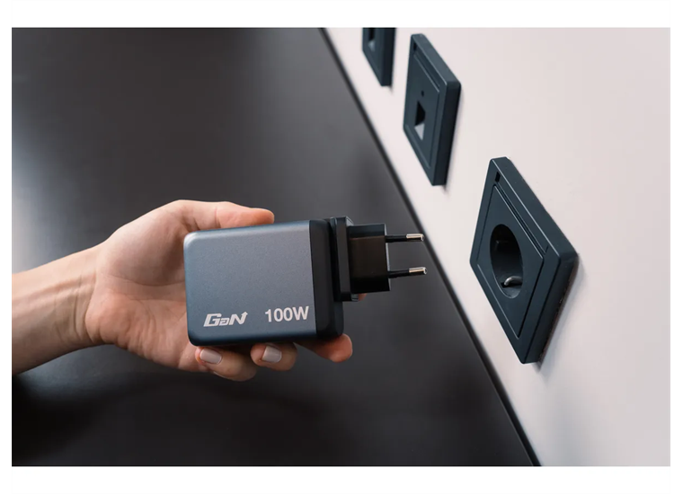 Verbatim GaN 4 Port Charger 100W