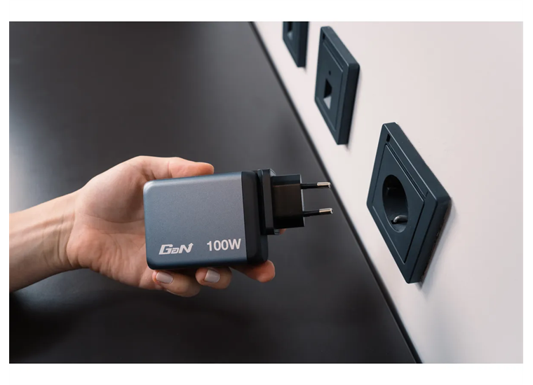 Verbatim GaN 4 Port Charger 100W