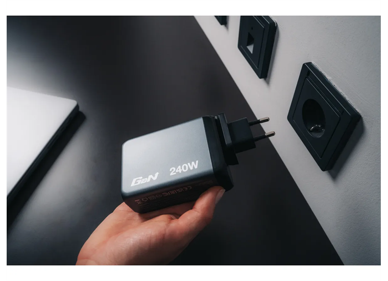 Verbatim GaN 4 Port Charger 240W
