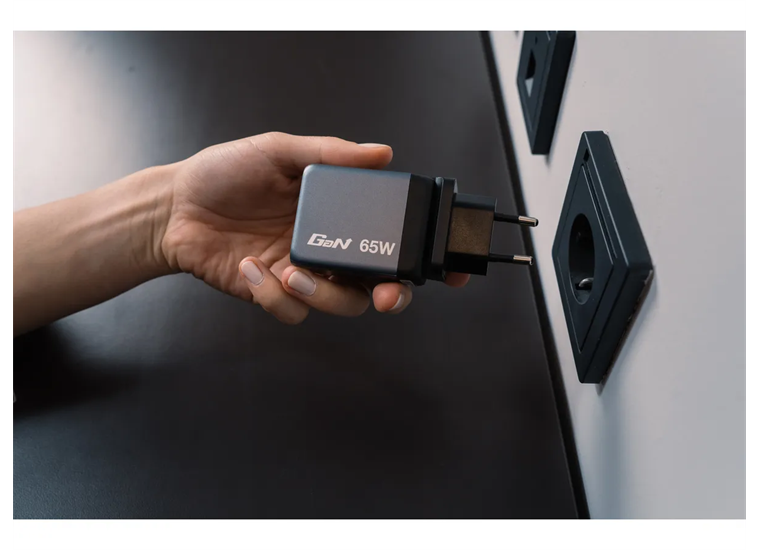 Verbatim GaN 3 Port Charger 65W