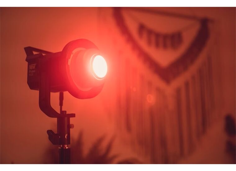 Newell LED LEUCHTE RGB PRAVAHA