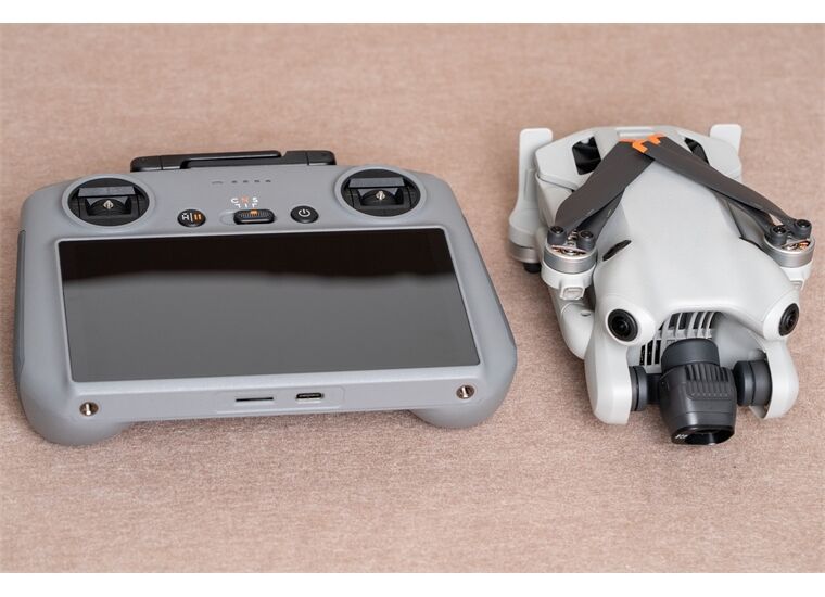 DJI Mini 4 Pro Fly More Combo (RC2) gebraucht