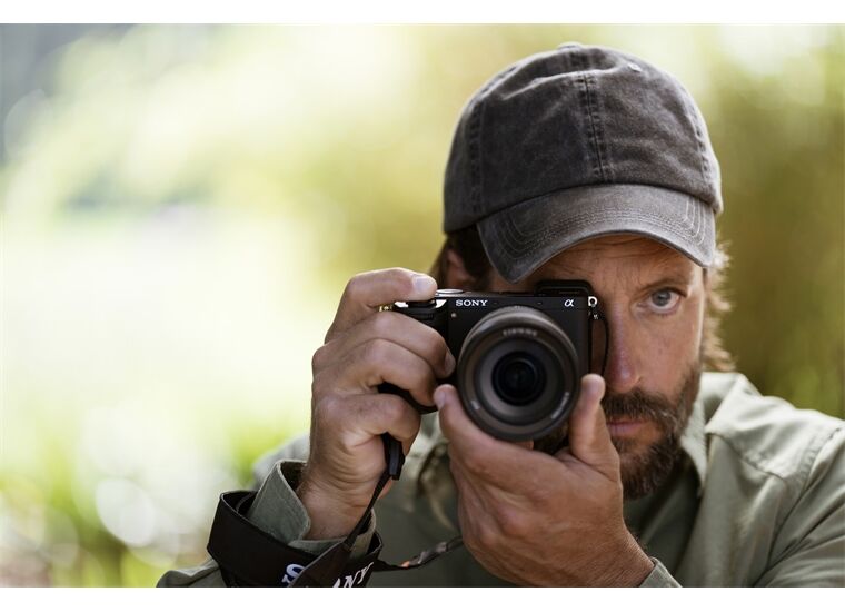 Sony ILCE-6700MB mit SEL18-135mm