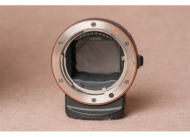 Occasion Sony SAL70400F4G2 mit LA-EA3 Adapter