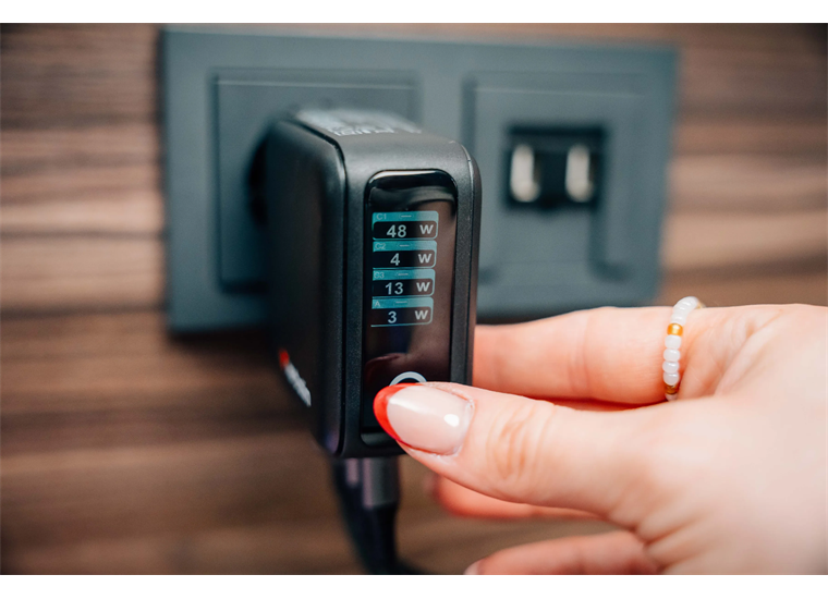 Verbatim Mini GaN Charger 140W Display