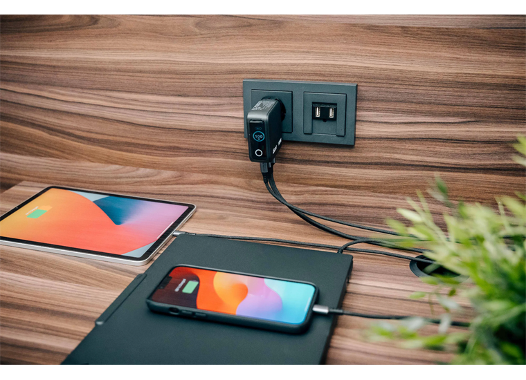 Verbatim Mini GaN Charger 100W Display