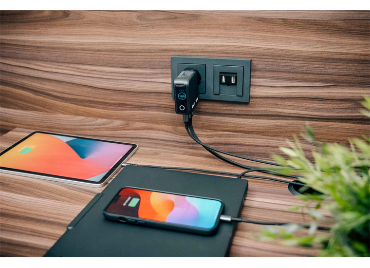 Verbatim Mini GaN Charger 100W Display